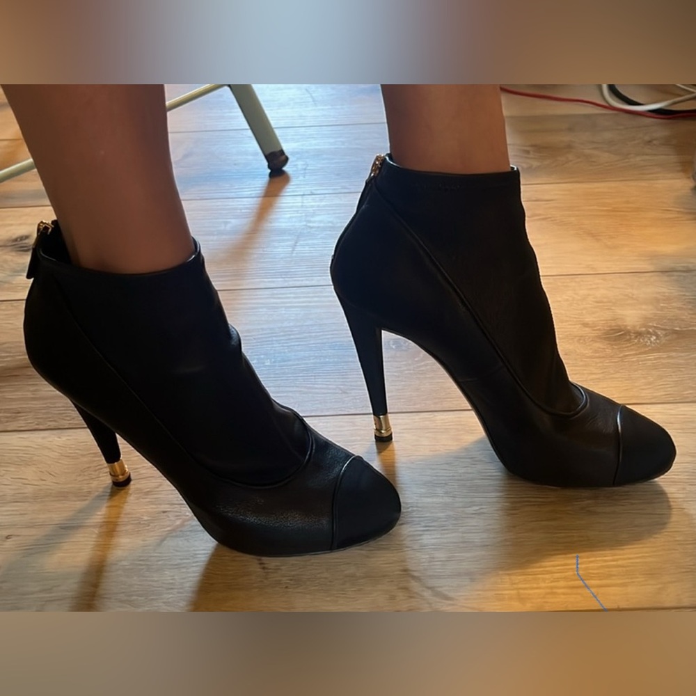 Chanel, size 41 (US 9.5) Elegant Black Ankle Booties, 100% authentic - Picture 5 of 16